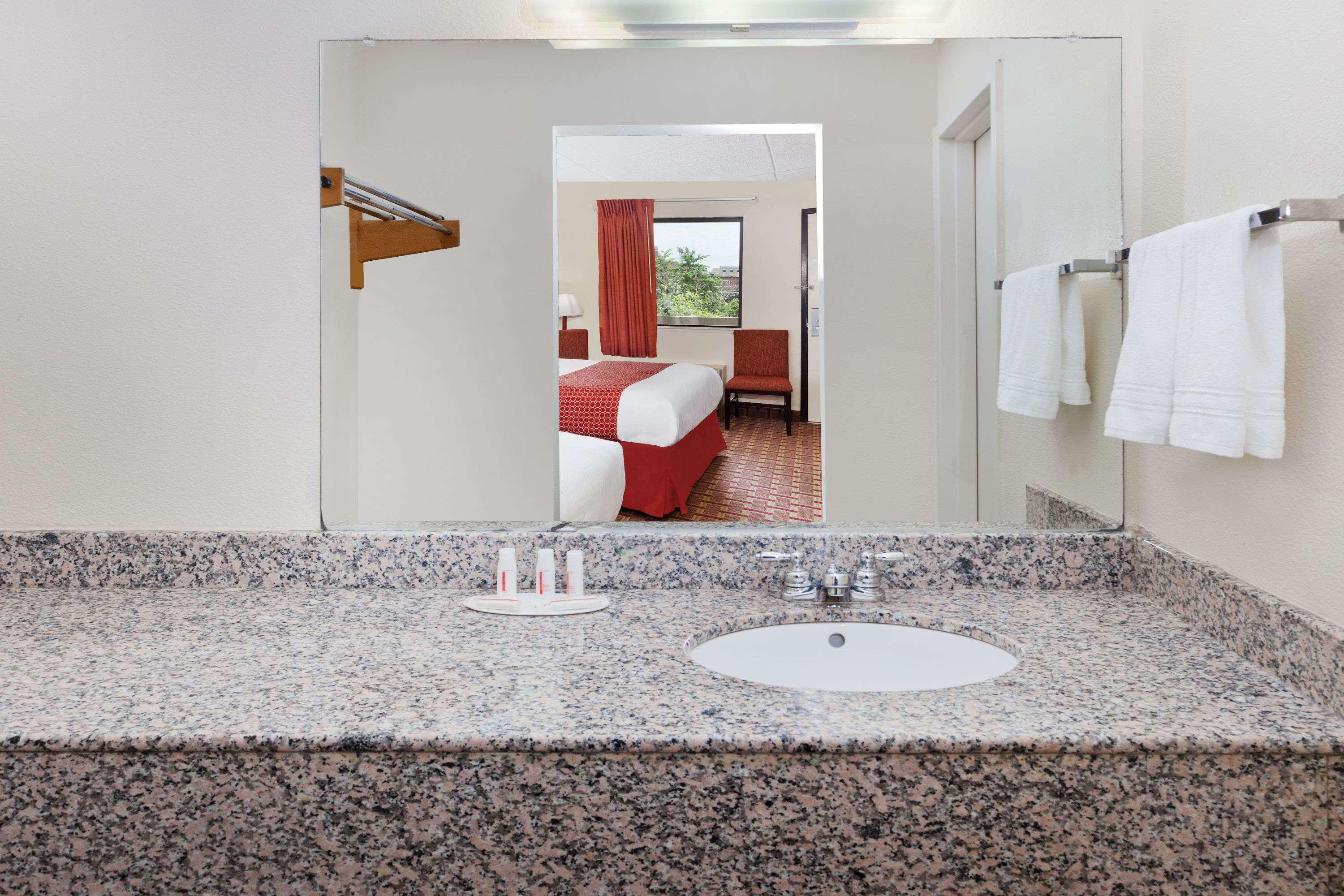 Hotel Bo, A Days Inn By Wyndham Chattanooga Downtown Εξωτερικό φωτογραφία